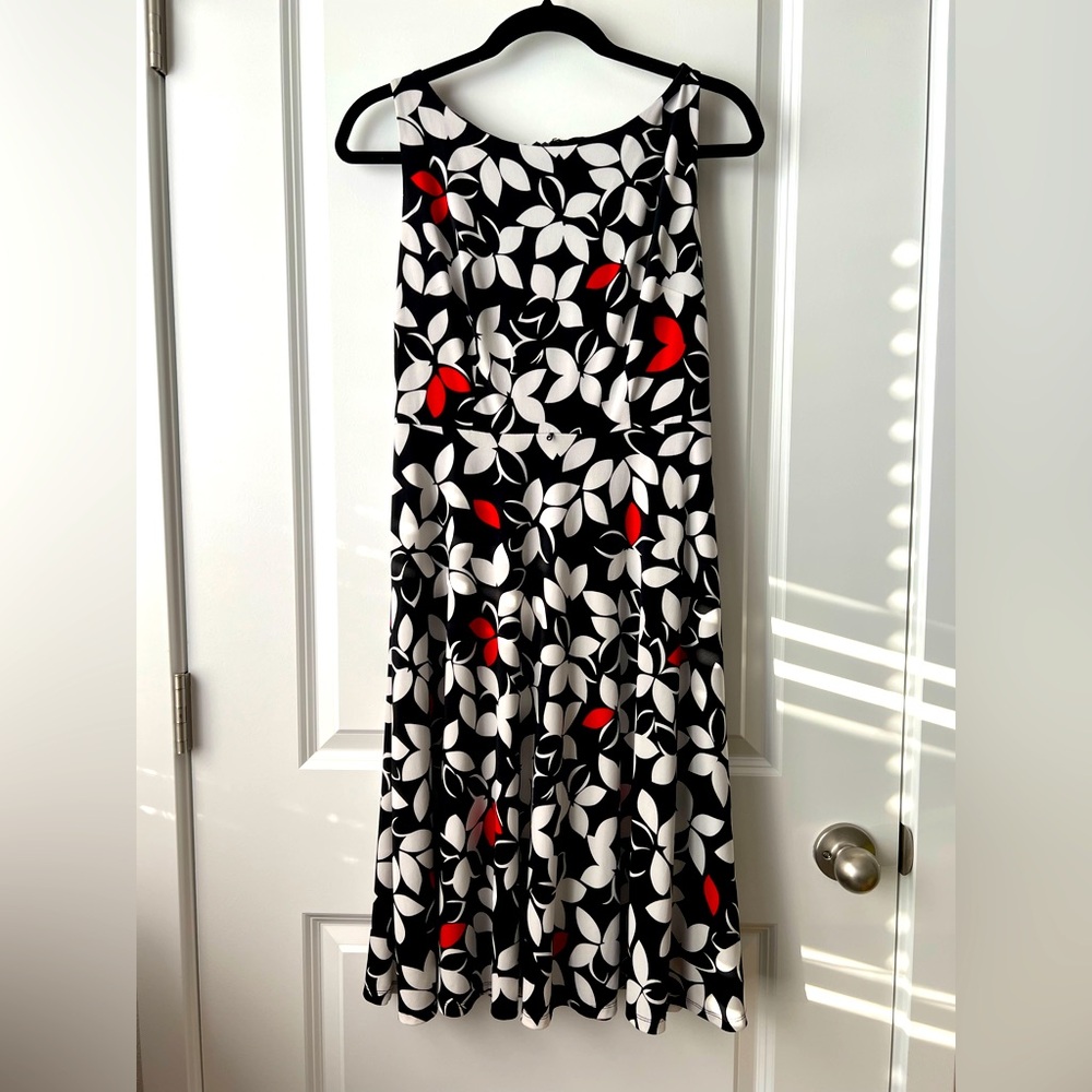 Nine West Floral Pattern Black White size 4
